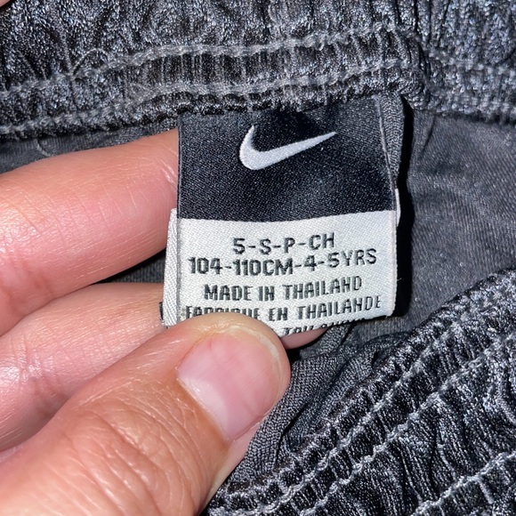 Nike size 5, small shorts, gray and black - Picture 2 of 3